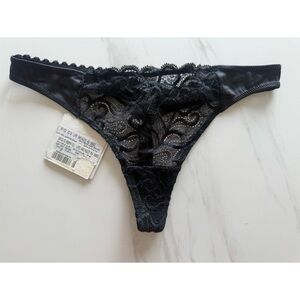 La Perla Elegant Black Lace Thong medium NWT